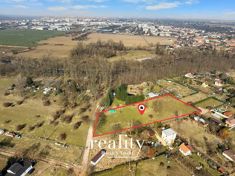 Prodej pozemku 2057 m², Znojmo – náhled fotky 1
