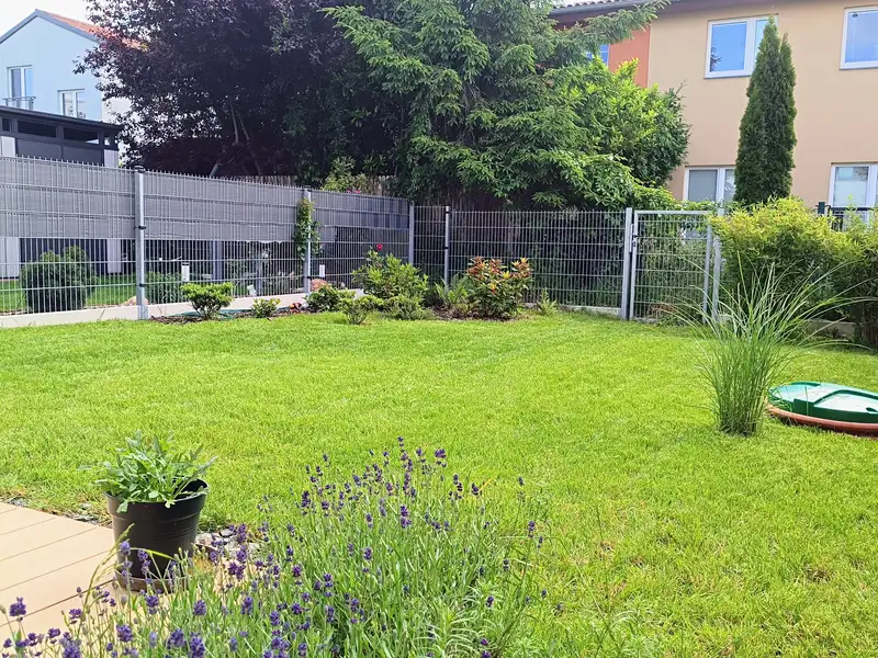 Pronájem rodinného domu 154 m², pozemek 200 m², Vestec – náhled fotky 2