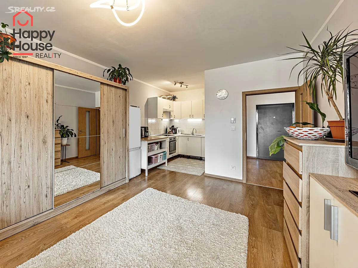 Prodej bytu 2+kk 57 m² – pohled 3