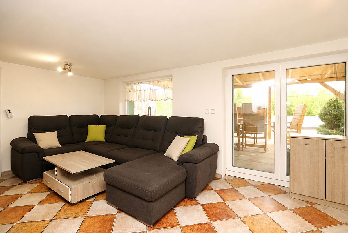 Prodej rodinného domu 250 m², pozemek 755 m² – fotografie 4