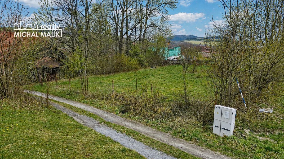 Prodej stavebního pozemku 1292 m² – fotografie 2