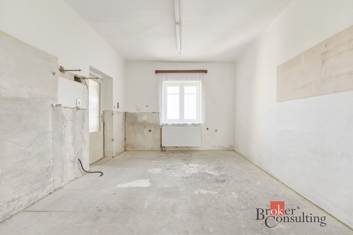 Prodej rodinného domu 300 m², pozemek 628 m² – fotografie 4