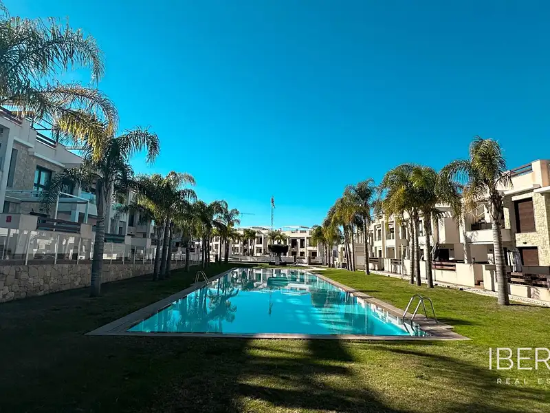 Prodej bytu 4+kk 96 m², Torrevieja – náhled fotky 2