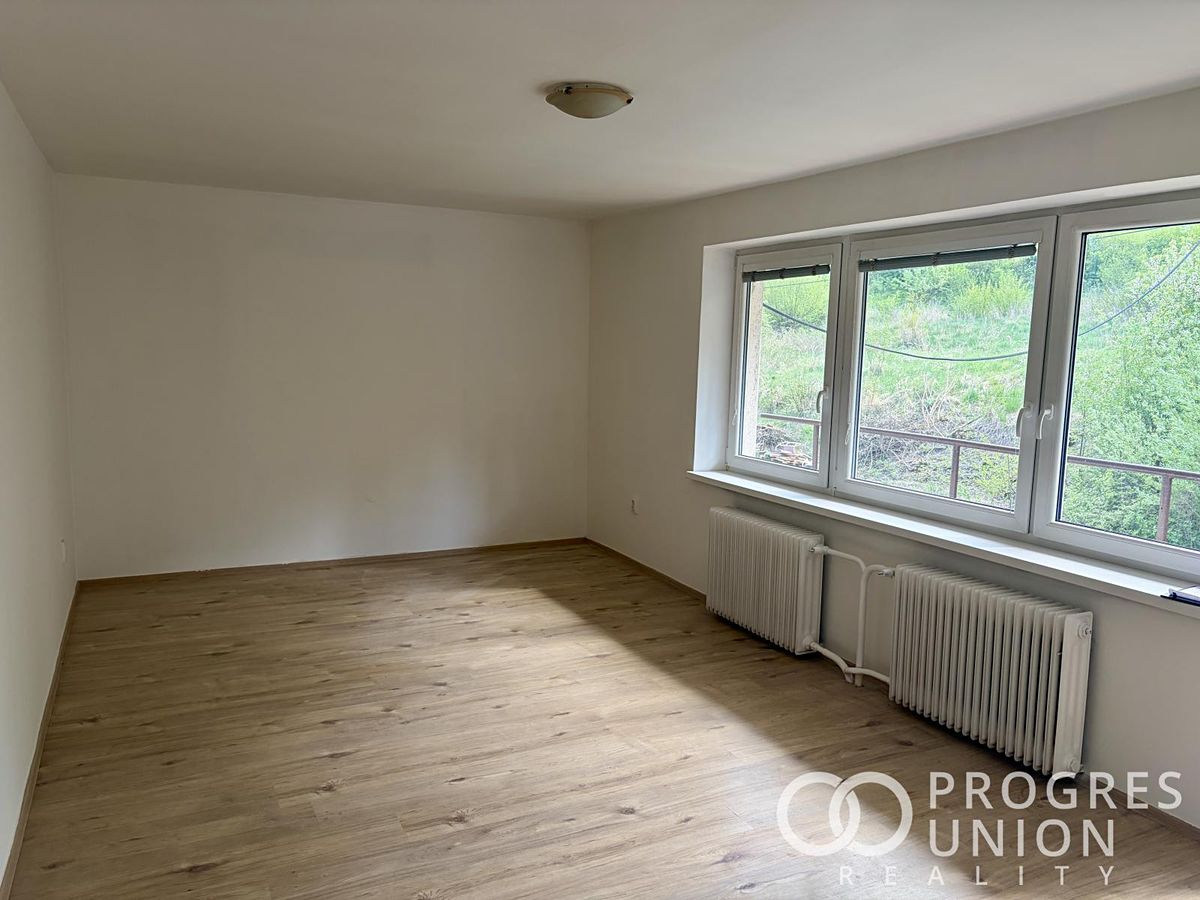 Prodej rodinného domu 205 m², pozemek 596 m² – fotografie 4