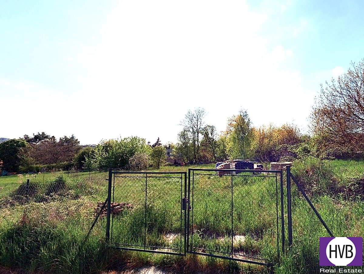 Prodej stavebního pozemku 988 m² – fotografie 4