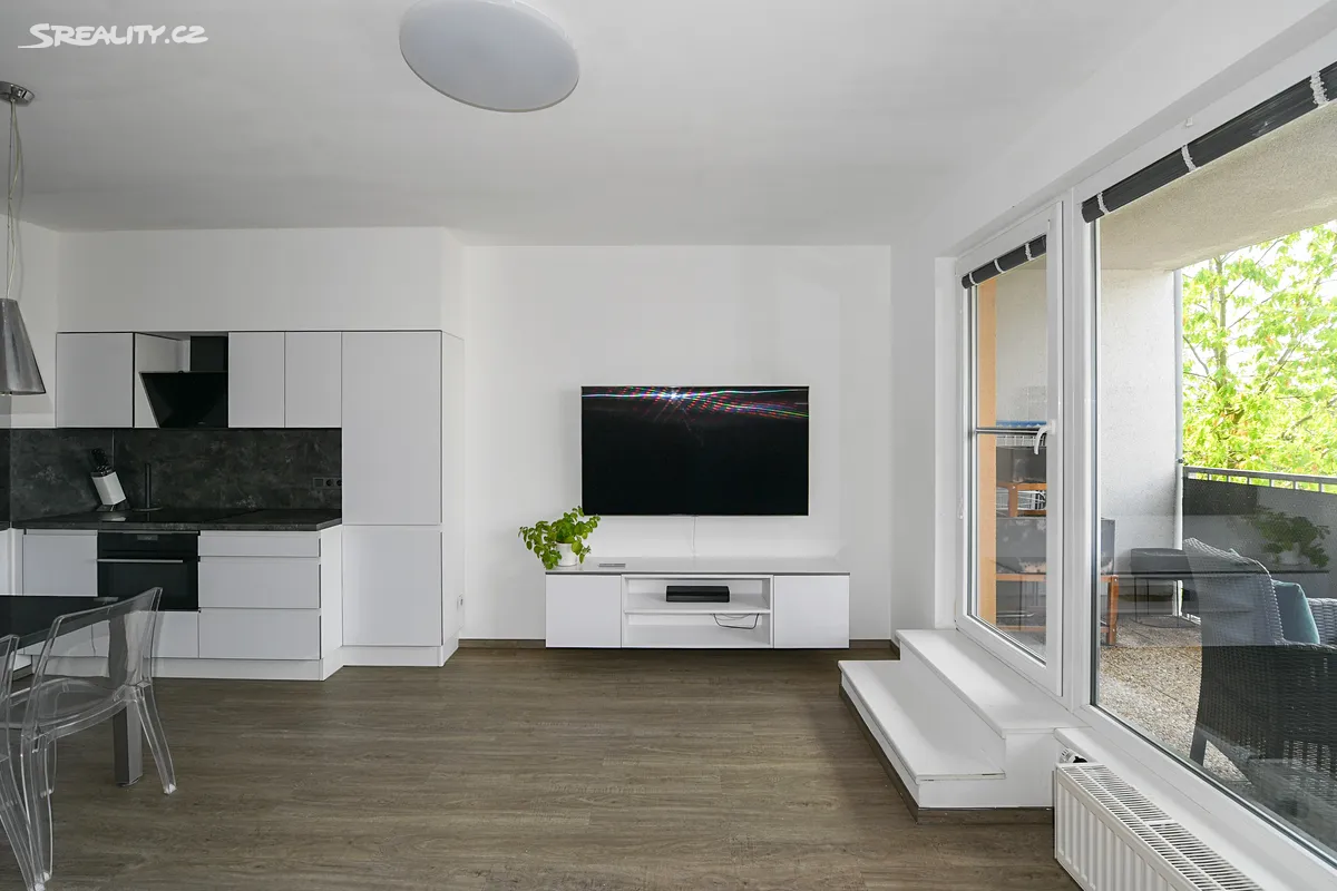 Pronájem bytu 2+kk 45 m², Saturnova