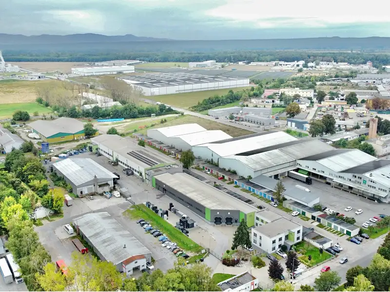 Prodej výrobní haly, prostoru 4126 m², Senica – náhled fotky 2