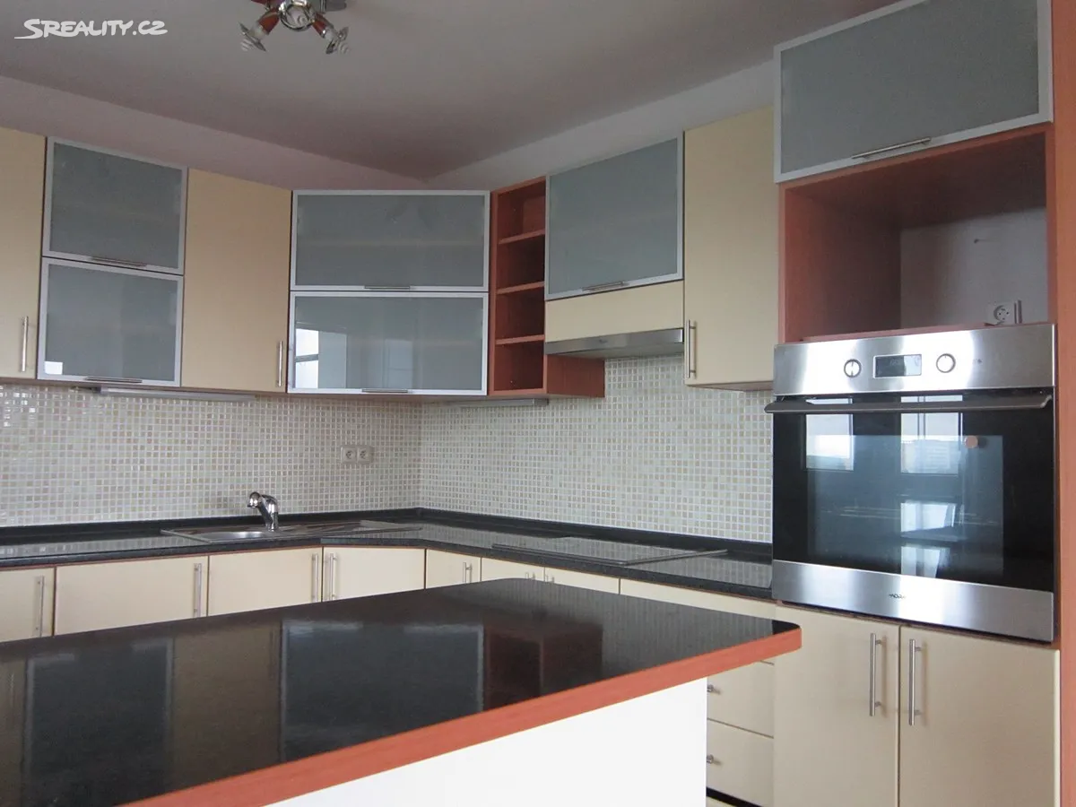 Prodej bytu 3+1 63 m² – pohled 2