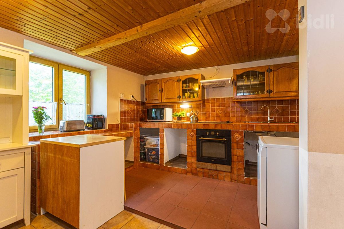 Prodej rodinného domu 840 m², pozemek 2253 m² – fotografie 3