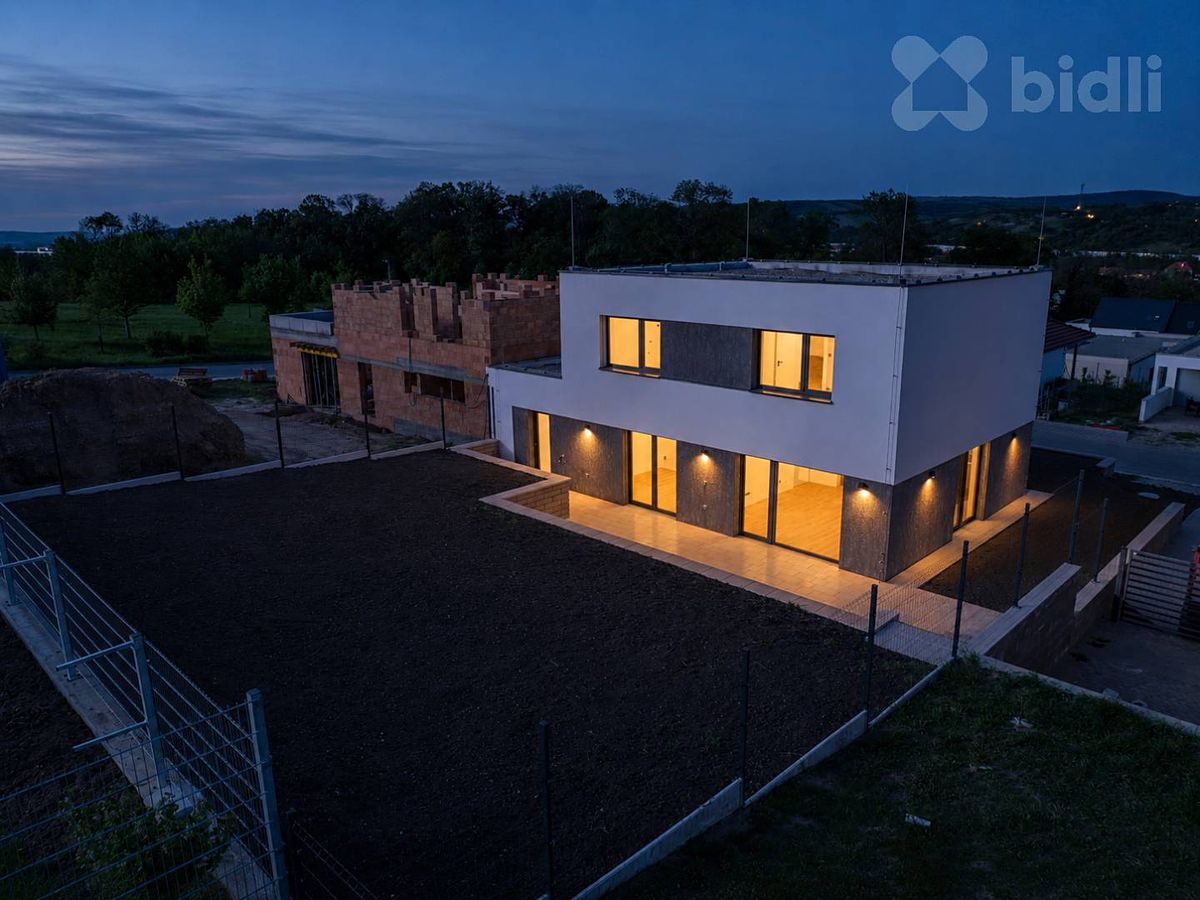 Prodej rodinného domu 155 m², pozemek 493 m² – fotografie 2