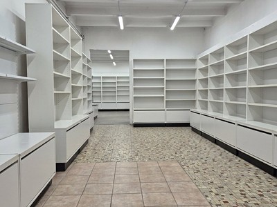 Pronájem obchodního prostoru 212 m²