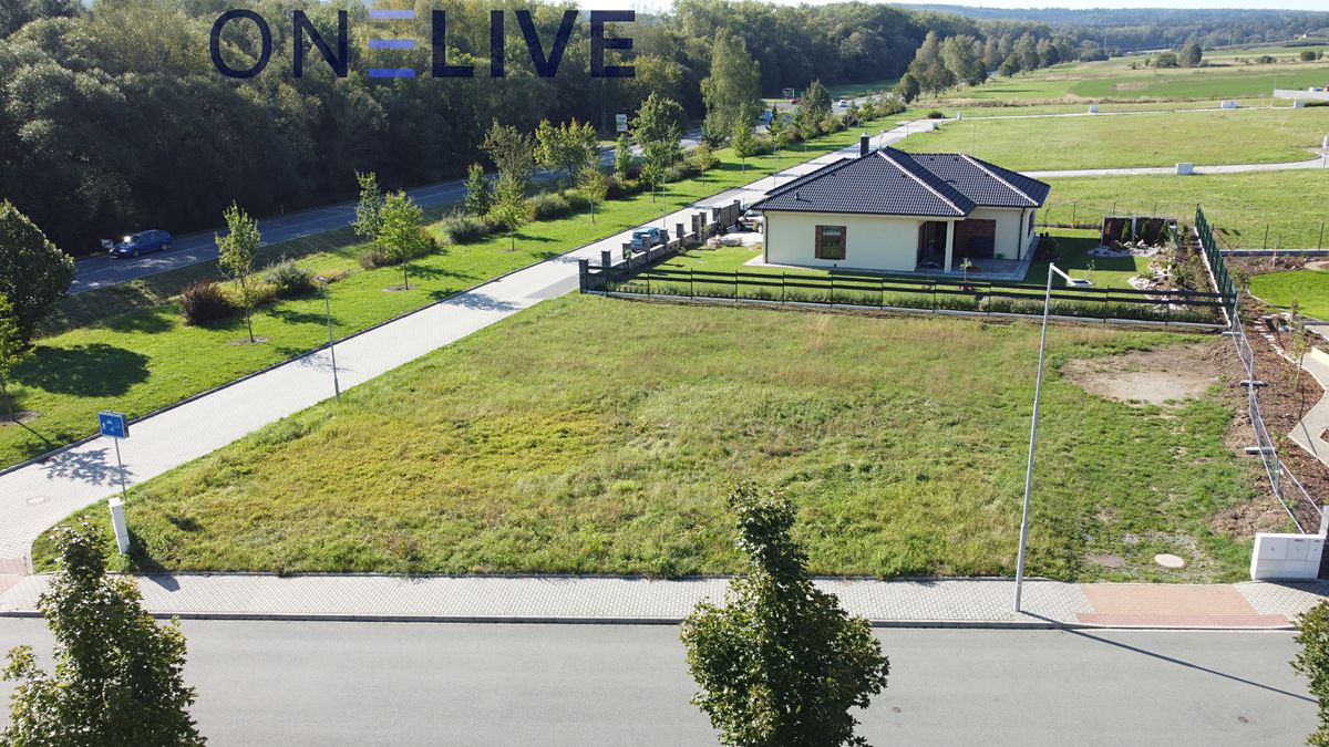 Prodej stavebního pozemku 877 m² – fotografie 3