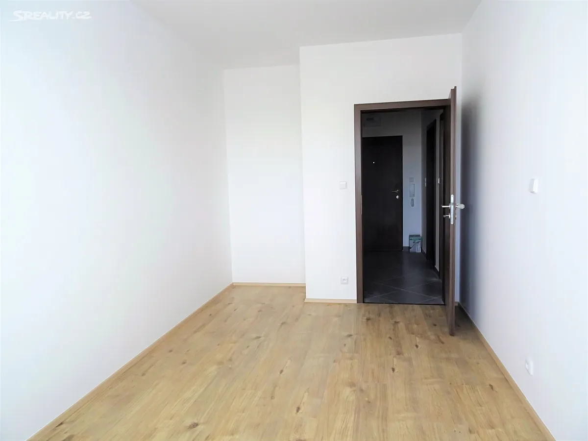 Pronájem bytu 2+kk 55 m² – pohled 2