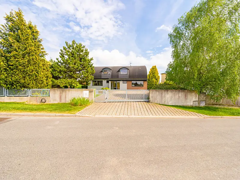 Prodej rodinného domu 250 m², pozemek 4031 m², Fryšták – náhled fotky 2