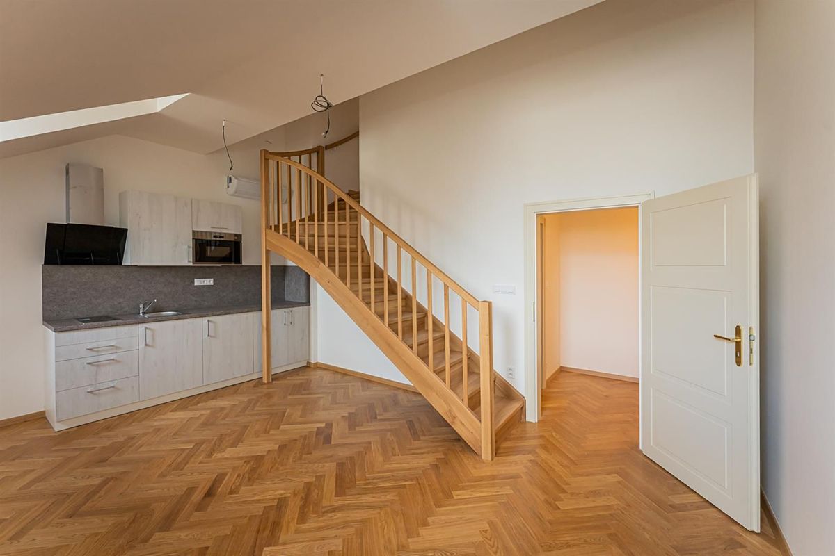 Pronájem bytu atypické 62 m² (Mezonet)