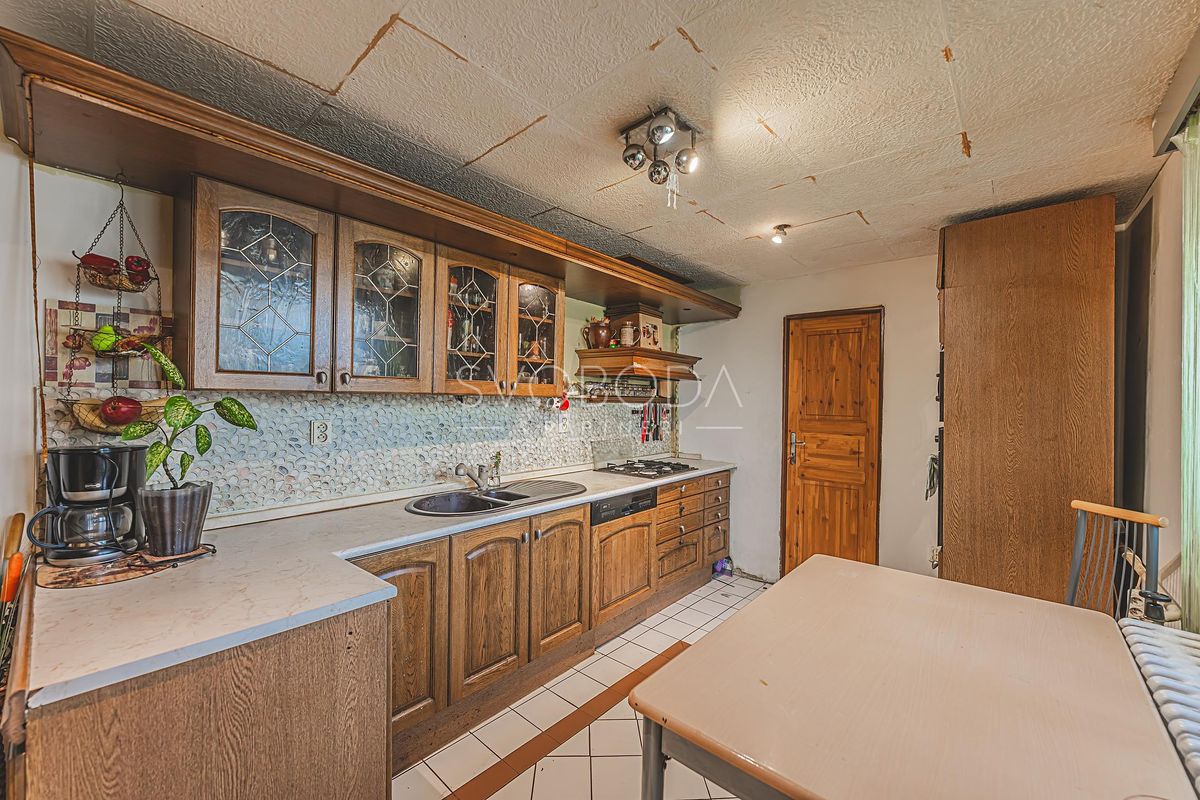 Prodej rodinného domu 130 m², pozemek 1180 m² – fotografie 2