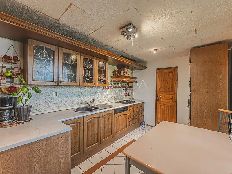 Prodej rodinného domu 130 m², pozemek 1180 m², Sezemice – náhled fotky 2