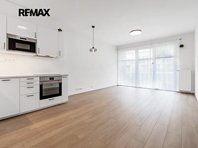 Pronájem bytu 1+kk 38 m²