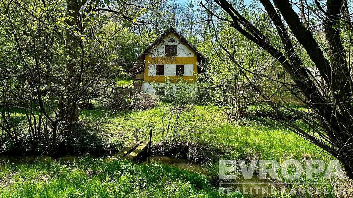 Prodej rodinného domu 350 m², pozemek 5913 m²