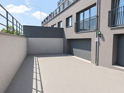 Pronájem garážového stání 15 m²