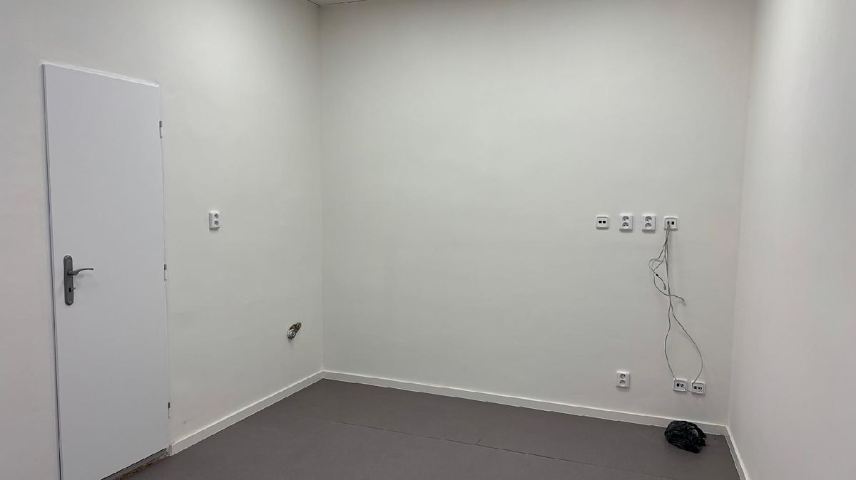 Pronájem kanceláře 52 m² – fotografie 3