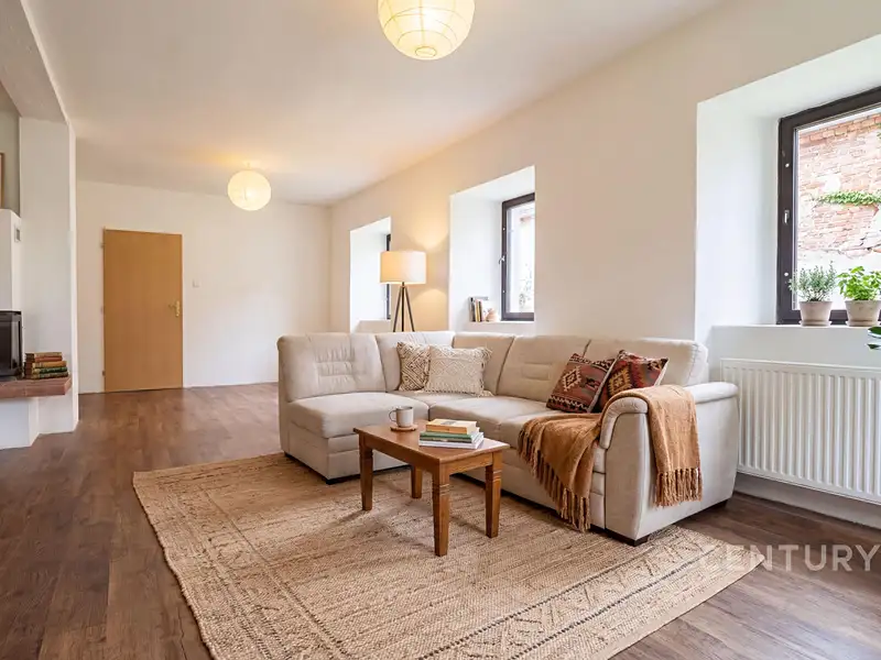Prodej rodinného domu 550 m², pozemek 9910 m², Újezdec – náhled fotky 2