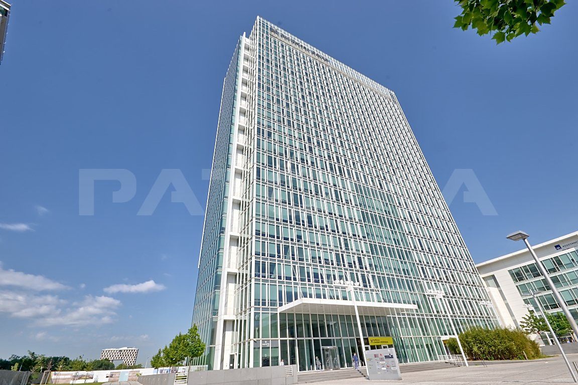 Pronájem kanceláře 372 m²