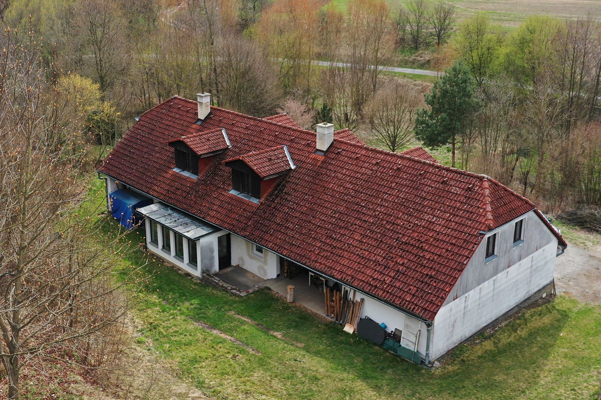 Prodej rodinného domu 291 m², pozemek 11689 m² – fotografie 3