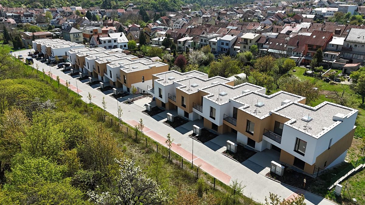 Prodej rodinného domu 192 m², pozemek 220 m² – fotografie 2