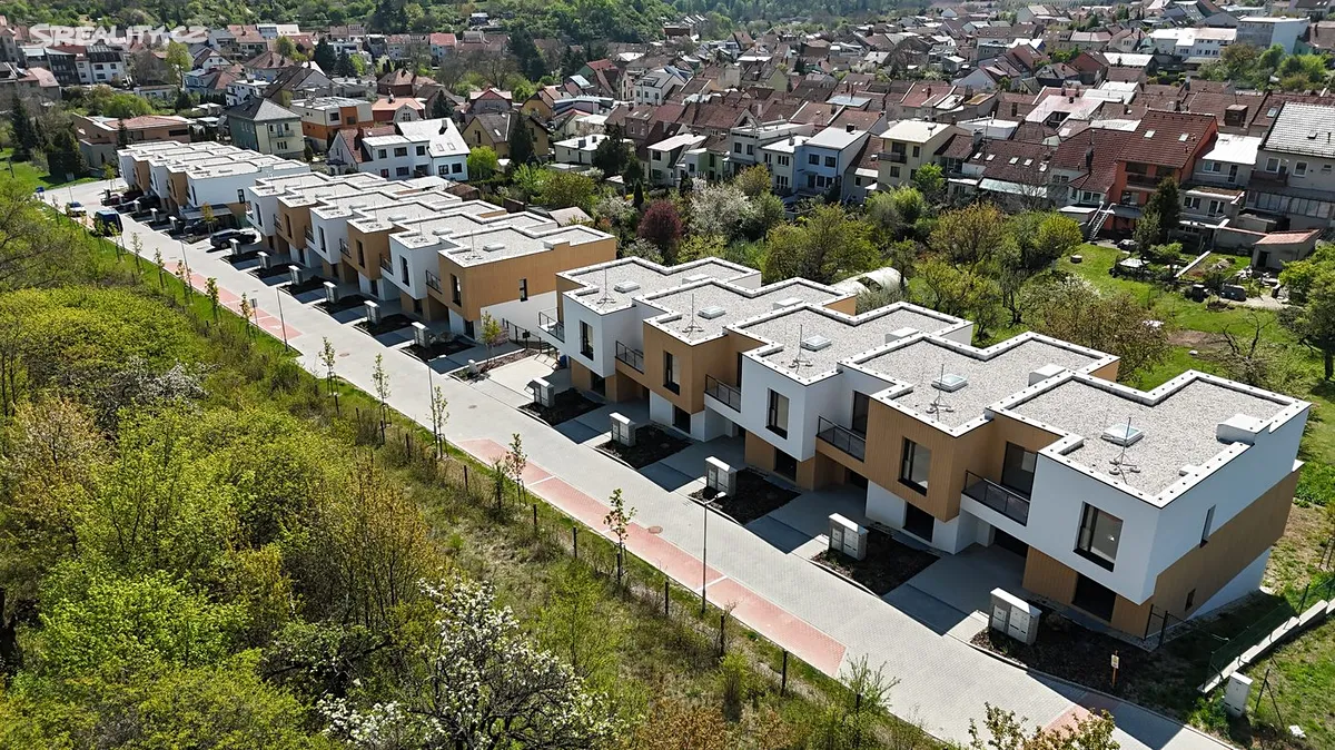 Prodej rodinného domu 192 m², pozemek 220 m² – pohled 2