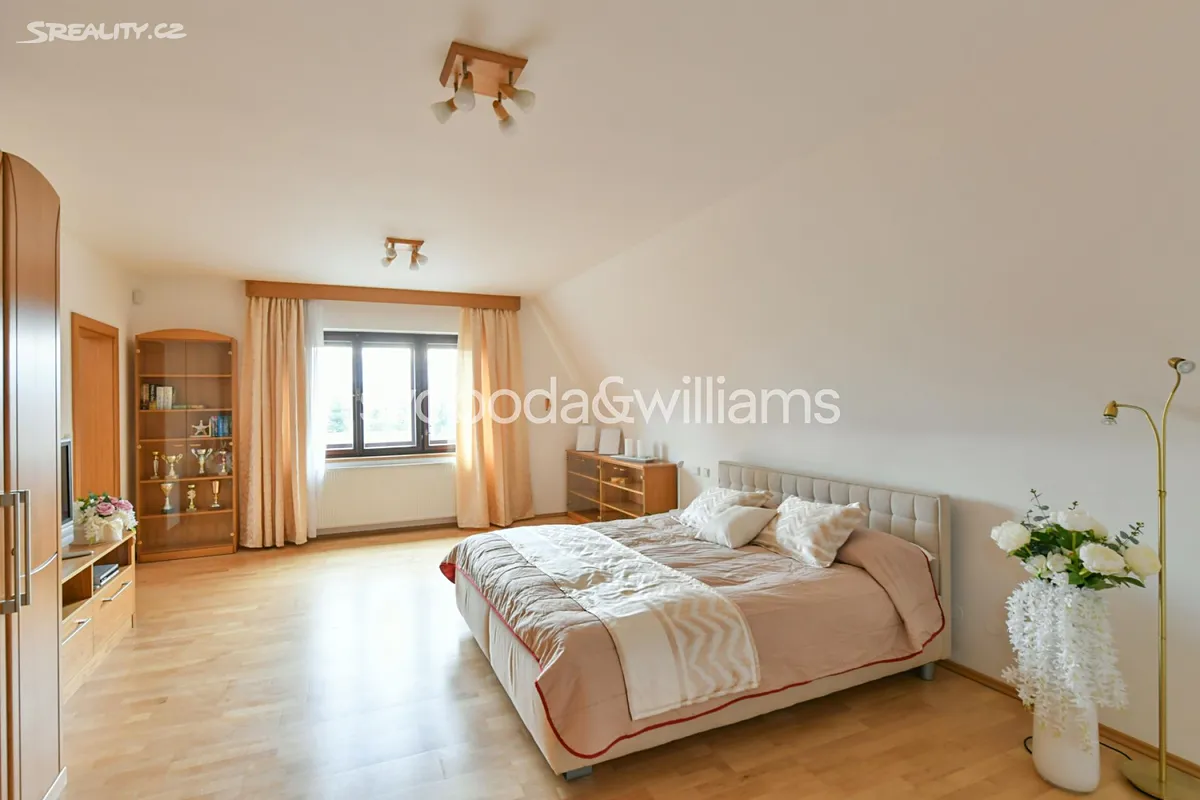 Pronájem rodinného domu 230 m², pozemek 859 m² – pohled 5