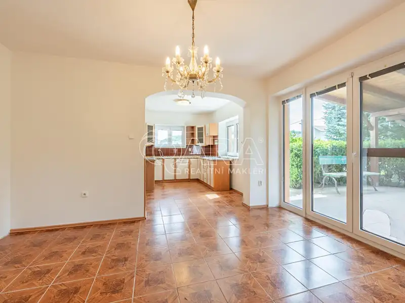 Prodej rodinného domu 362 m², pozemek 1568 m², Zvánovice – náhled fotky 2