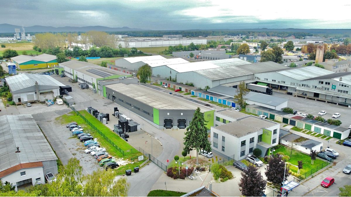 Prodej výrobní haly, prostoru 4126 m², Senica – fotka 1 z 3
