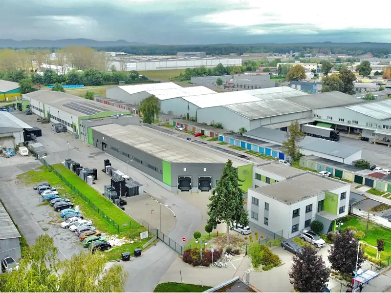 Prodej výrobní haly, prostoru 4126 m², Senica – náhled fotky 1