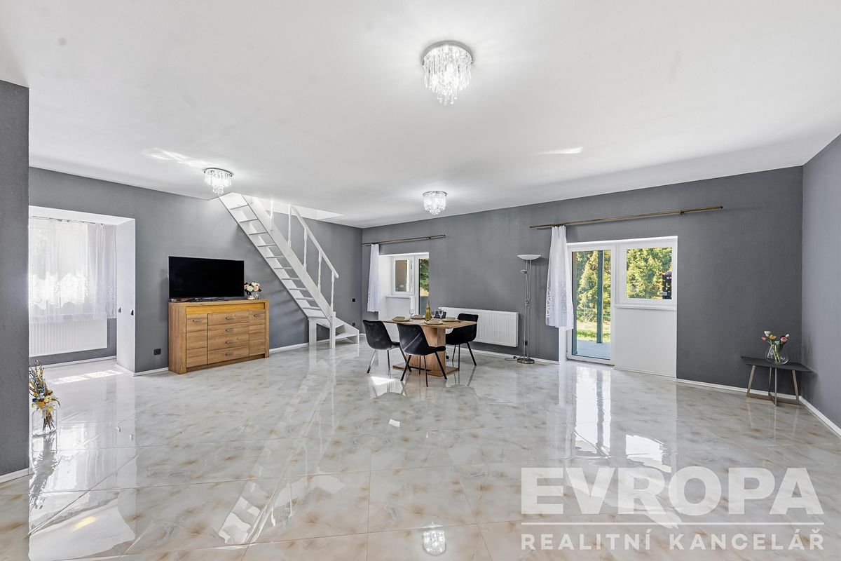 Prodej rodinného domu 132 m², pozemek 346 m² – fotografie 2