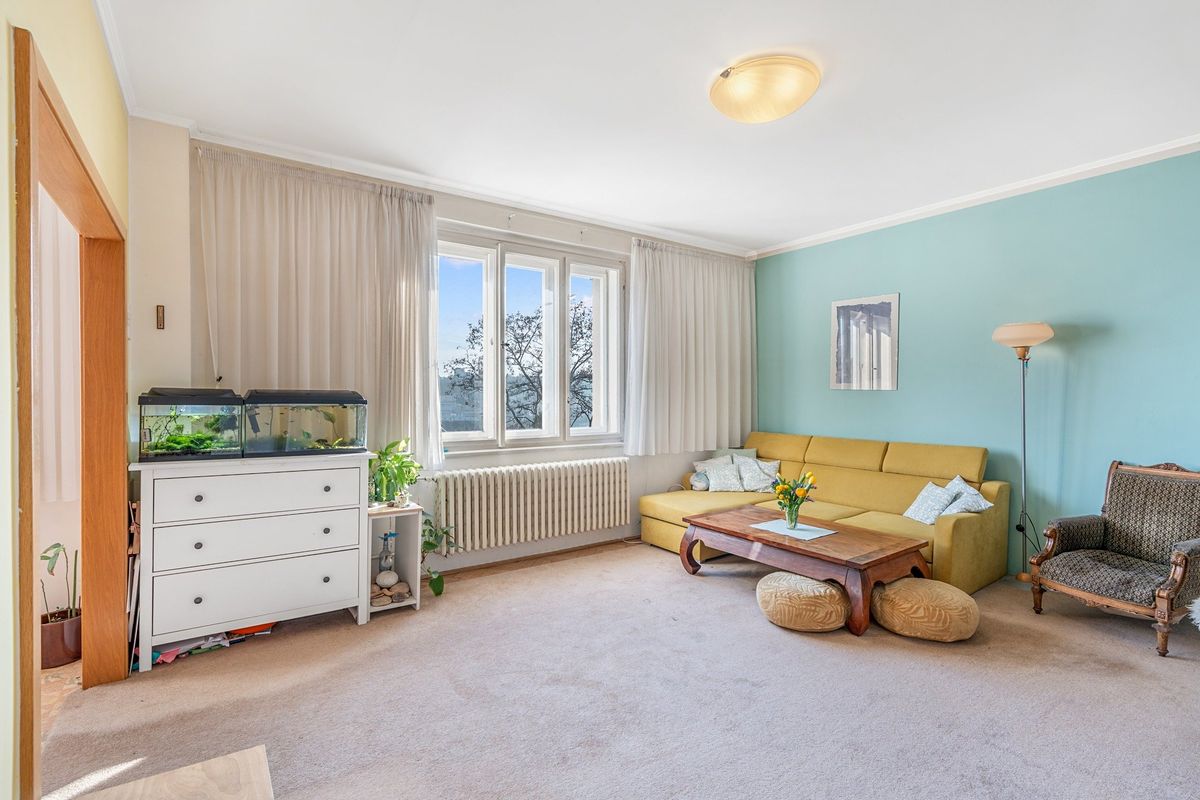 Prodej rodinného domu 205 m², pozemek 574 m² – fotografie 2