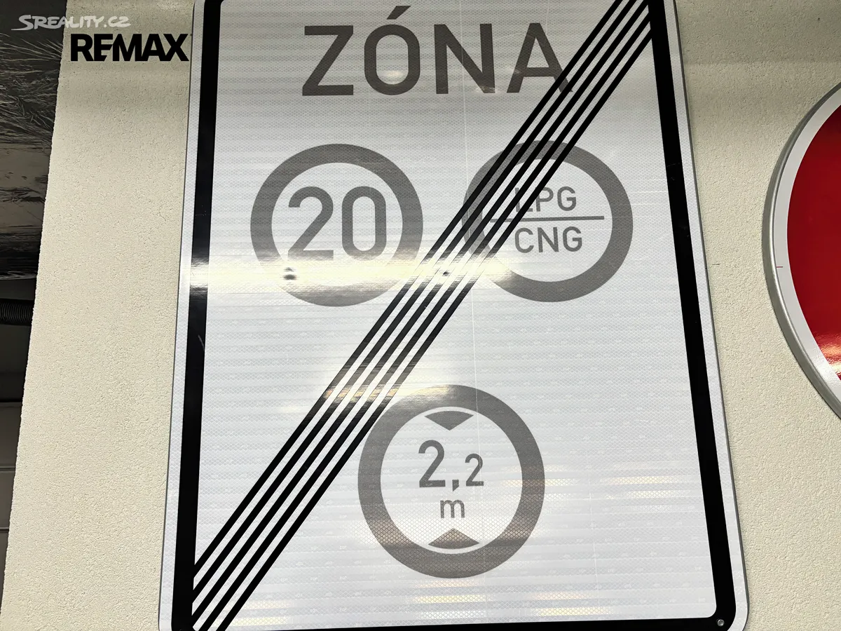 Pronájem garážového stání 15 m² – pohled 6