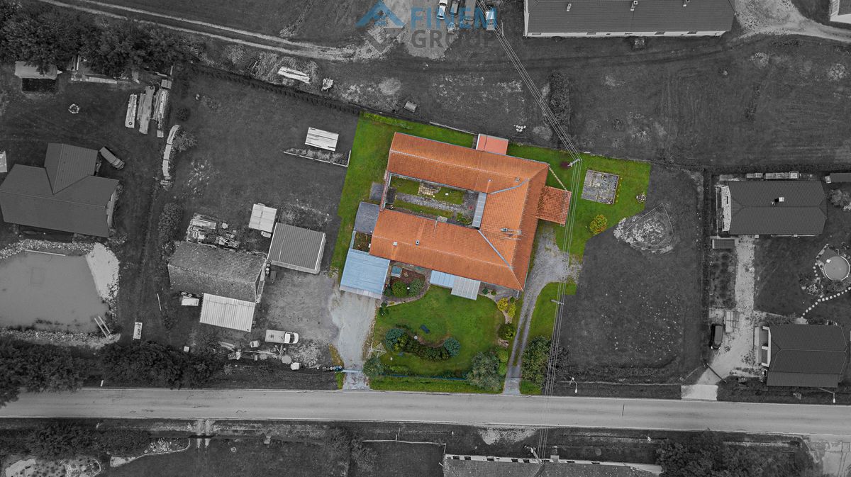 Prodej rodinného domu 728 m², pozemek 1388 m² – fotografie 2