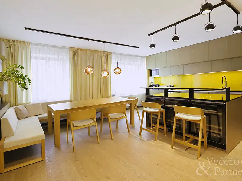 Prodej rodinného domu 310 m², pozemek 779 m², Popovičky – náhled fotky 3