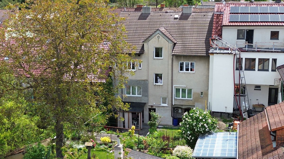 Prodej vícegeneračního domu 420 m², pozemek 305 m² – fotografie 2