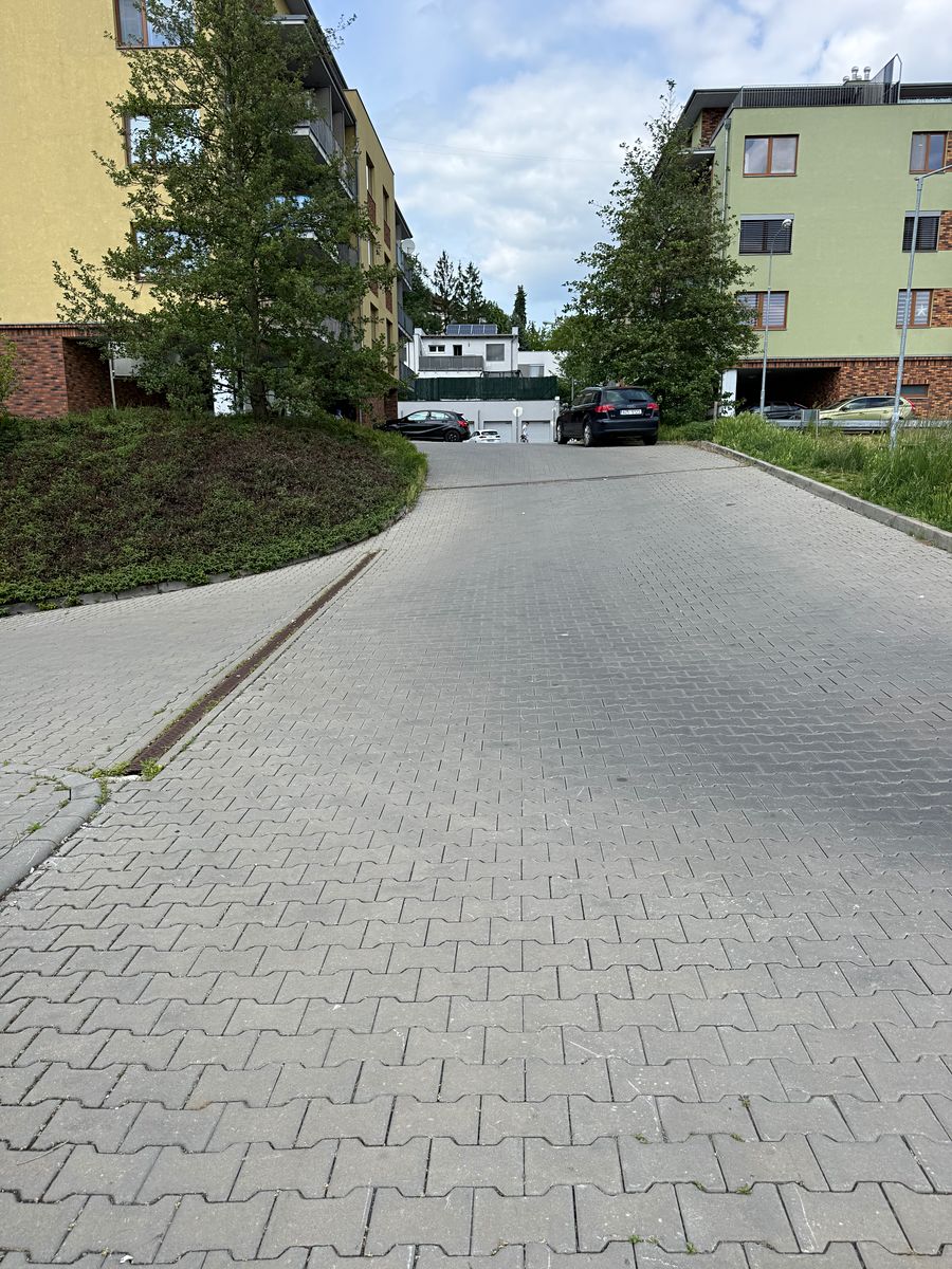 Prodej garážového stání 18 m² – fotografie 3
