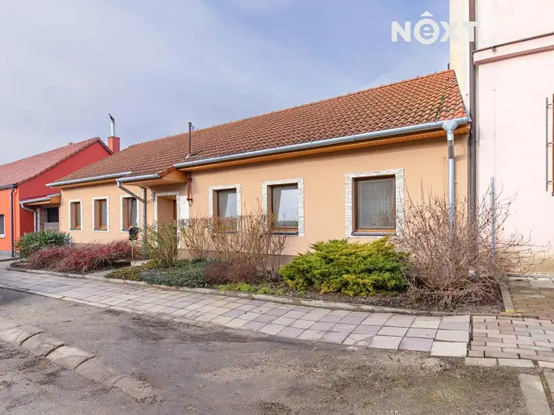 Prodej rodinného domu 255 m², pozemek 1620 m², Šumice – náhled fotky 1