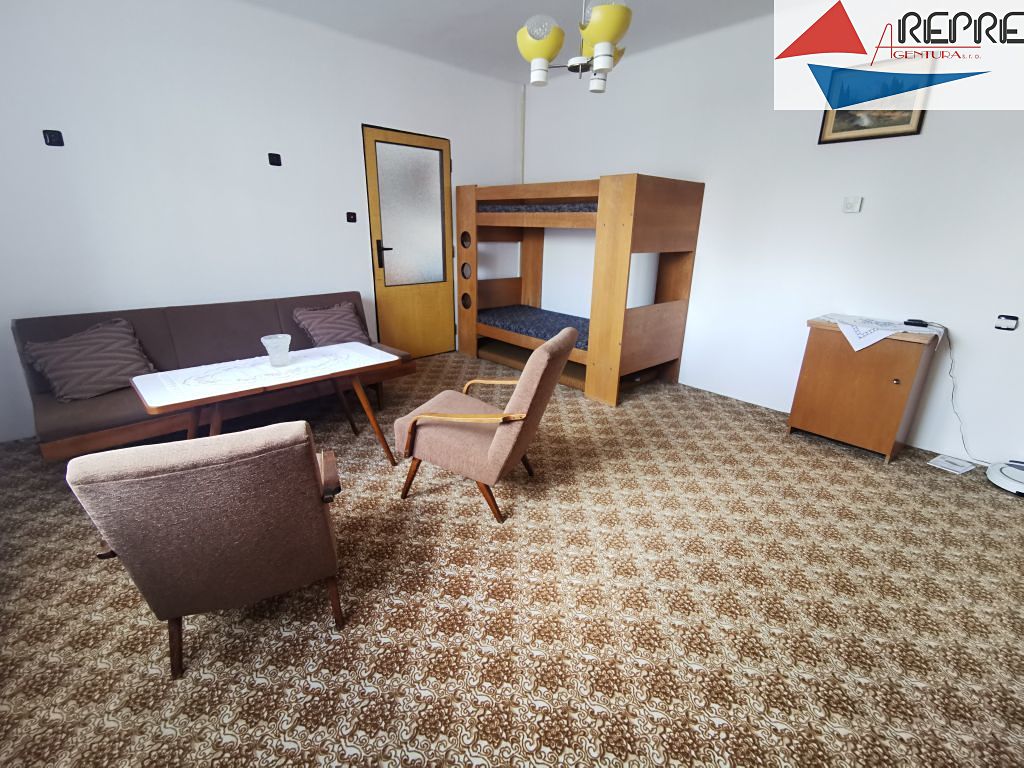 Prodej rodinného domu 350 m², pozemek 694 m² – fotografie 3