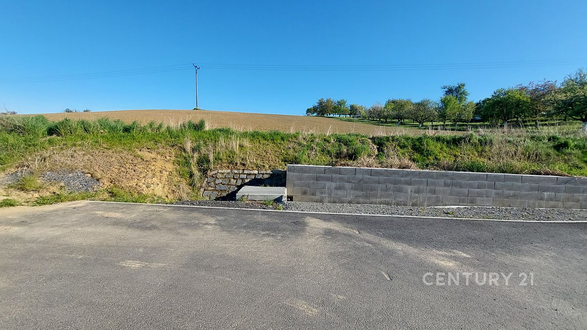 Prodej stavebního pozemku 647 m² – fotografie 3