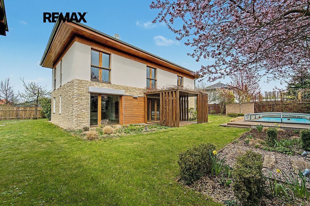 Pronájem vily 188 m², pozemek 961 m²