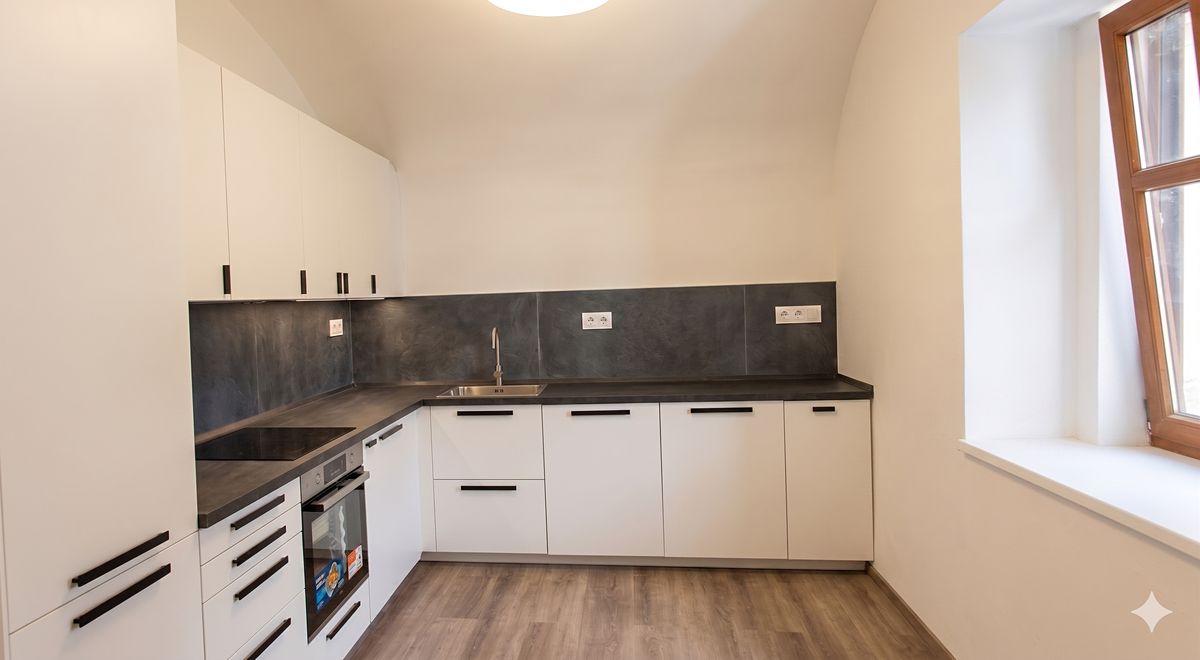 Pronájem bytu atypický 120 m² – fotografie 2