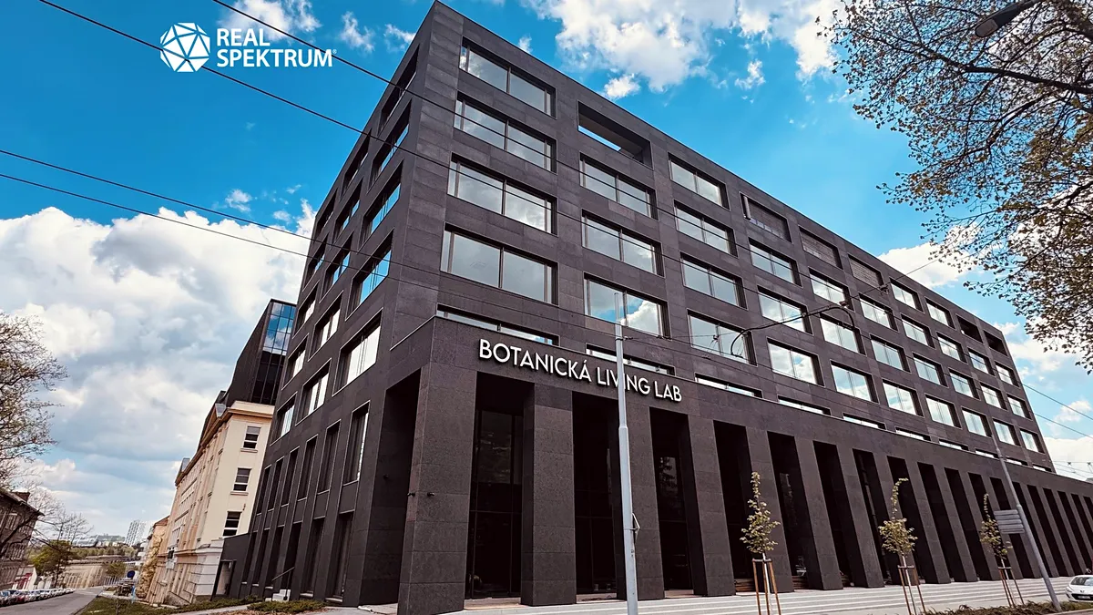 Pronájem kanceláře 1733 m²