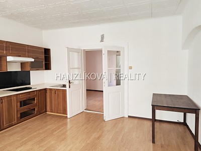 Pronájem bytu 1+1, 40 m² (2 z 13)