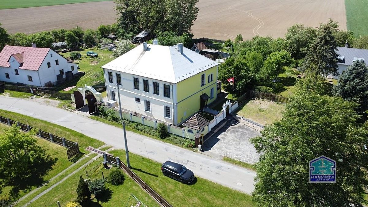 Prodej vily 310 m², pozemek 1477 m²