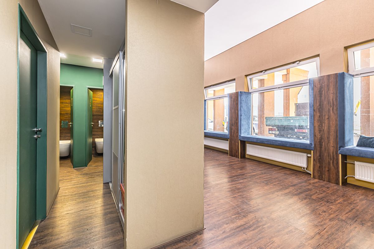 Prodej obchodního prostoru 98 m² – fotografie 3